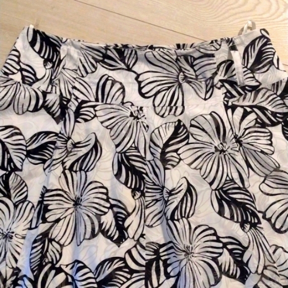 XL LE CHATEAU Wide Band Tropical 🌺 FLORAL PATTERN SKATER Skirt with Belt Loops! - Picture 4 of 5